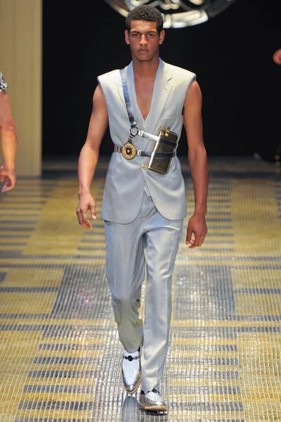 Look 28